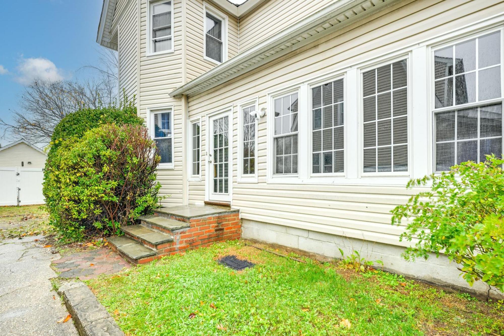 Charming Long Island Home With Fenced Yard! Freeport Kültér fotó